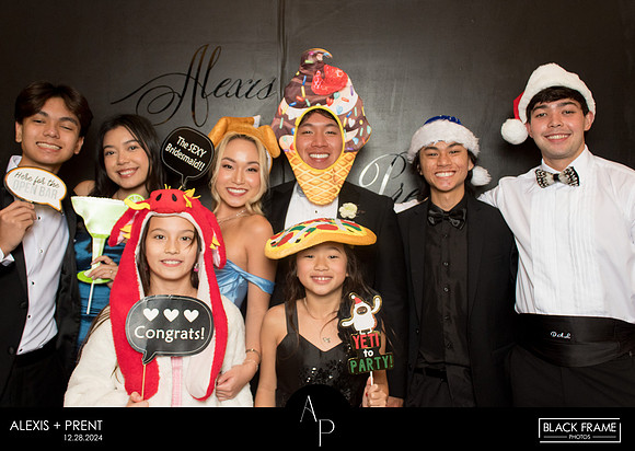 70075 - Alexis + Prent Wedding Photobooth 2024