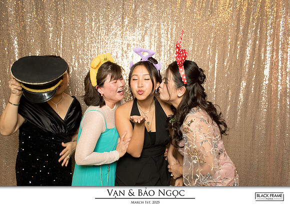 60040 - Bao-Ngoc + Van Wedding Photobooth 2025