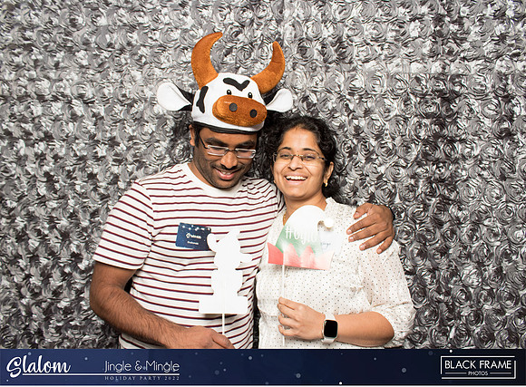 30146 - Slalom Mingle and Jingle Photobooth 2022