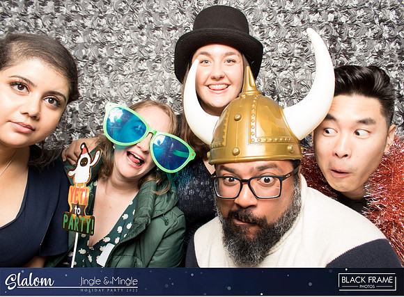30121 - Slalom Mingle and Jingle Photobooth 2022