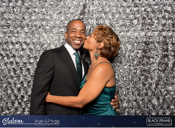 30034 - Slalom Mingle and Jingle Photobooth 2022