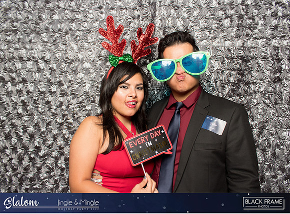 30056 - Slalom Mingle and Jingle Photobooth 2022