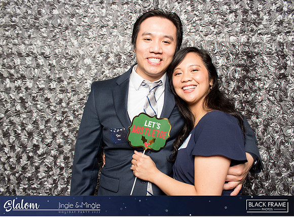 30070 - Slalom Mingle and Jingle Photobooth 2022