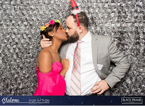 30098 - Slalom Mingle and Jingle Photobooth 2022