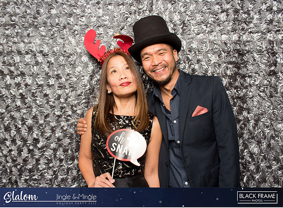 30067 - Slalom Mingle and Jingle Photobooth 2022