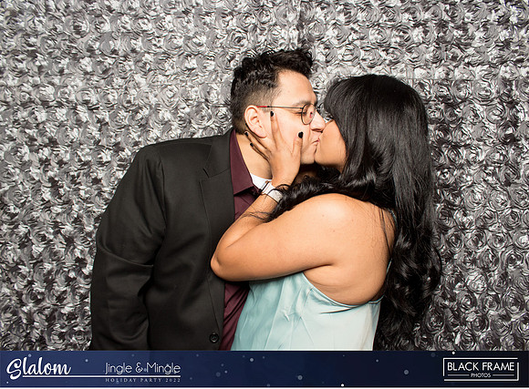 30076 - Slalom Mingle and Jingle Photobooth 2022