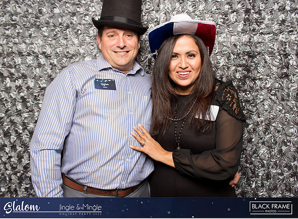 30087 - Slalom Mingle and Jingle Photobooth 2022