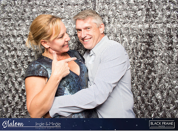 30139 - Slalom Mingle and Jingle Photobooth 2022