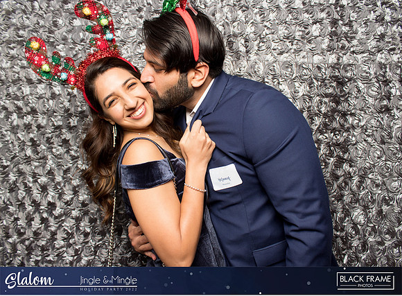 30133 - Slalom Mingle and Jingle Photobooth 2022