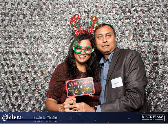 30029 - Slalom Mingle and Jingle Photobooth 2022