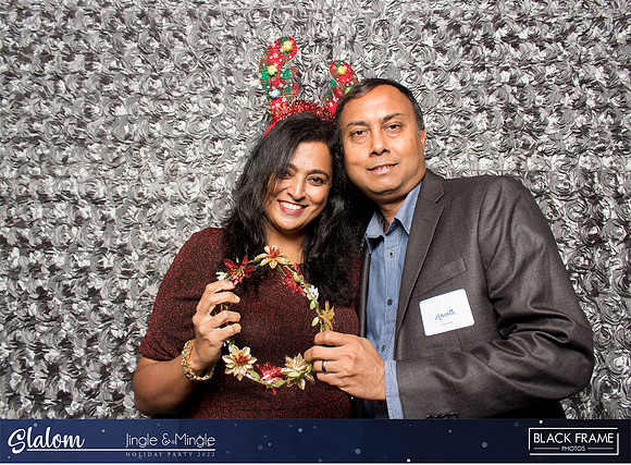 30028 - Slalom Mingle and Jingle Photobooth 2022