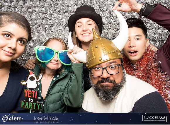 30122 - Slalom Mingle and Jingle Photobooth 2022