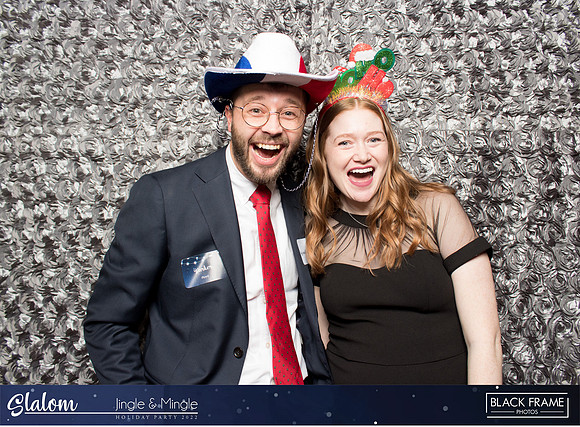30049 - Slalom Mingle and Jingle Photobooth 2022