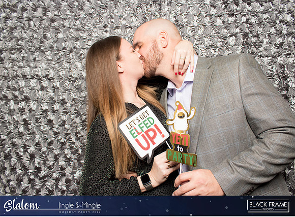 30182 - Slalom Mingle and Jingle Photobooth 2022