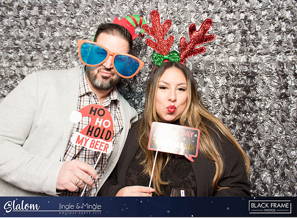 30154 - Slalom Mingle and Jingle Photobooth 2022