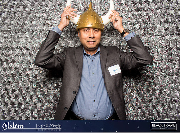 30025 - Slalom Mingle and Jingle Photobooth 2022