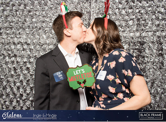 30175 - Slalom Mingle and Jingle Photobooth 2022