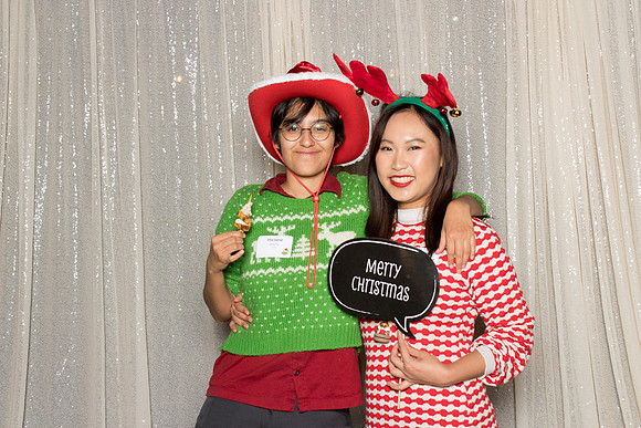 10006 - Forvis Mazars Holiday Photobooth 2025
