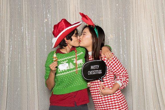 10007 - Forvis Mazars Holiday Photobooth 2025