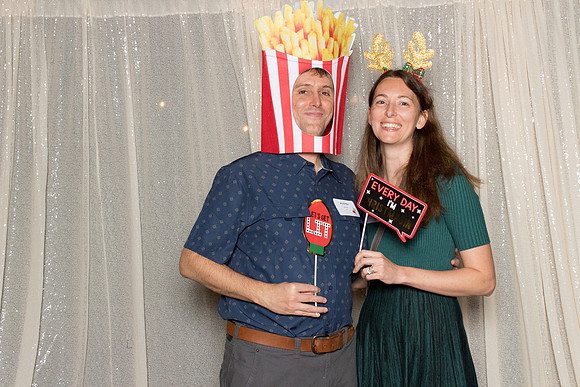 10011 - Forvis Mazars Holiday Photobooth 2025