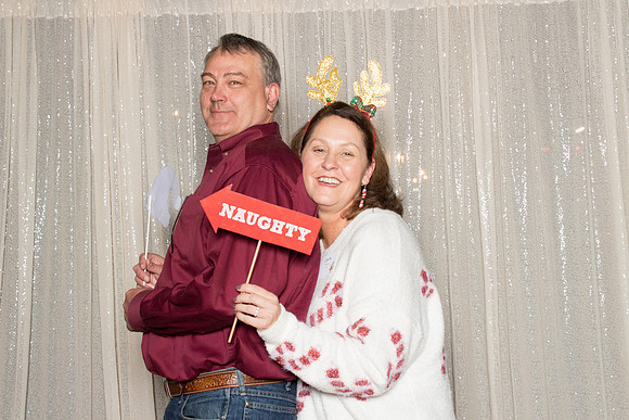 10017 - Forvis Mazars Holiday Photobooth 2025