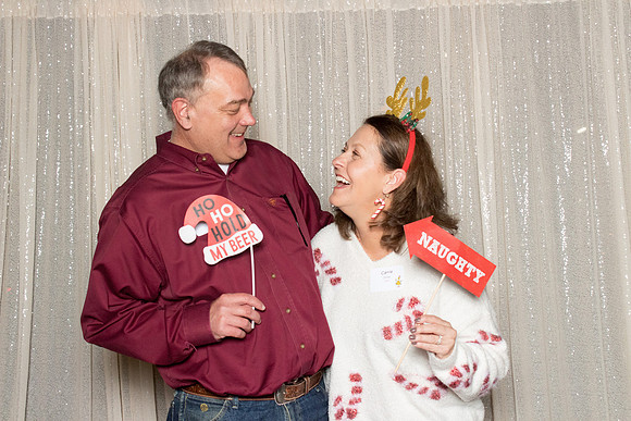 10016 - Forvis Mazars Holiday Photobooth 2025