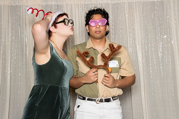 10020 - Forvis Mazars Holiday Photobooth 2025