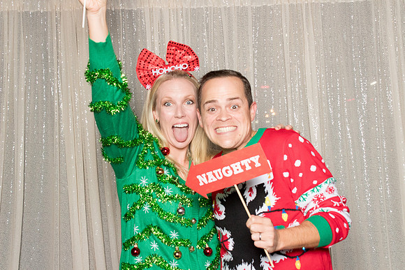 10022 - Forvis Mazars Holiday Photobooth 2025