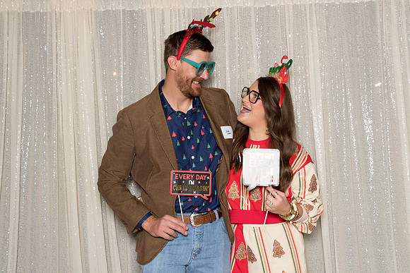 10034 - Forvis Mazars Holiday Photobooth 2025