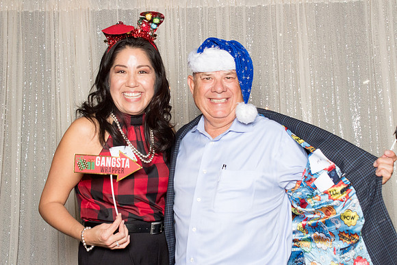 10037 - Forvis Mazars Holiday Photobooth 2025