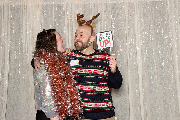 10043 - Forvis Mazars Holiday Photobooth 2025