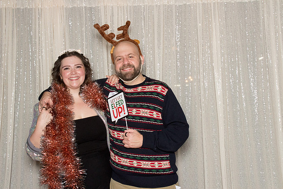 10044 - Forvis Mazars Holiday Photobooth 2025