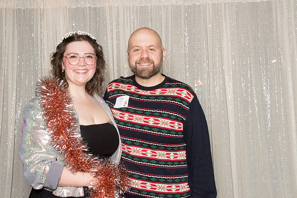 10045 - Forvis Mazars Holiday Photobooth 2025