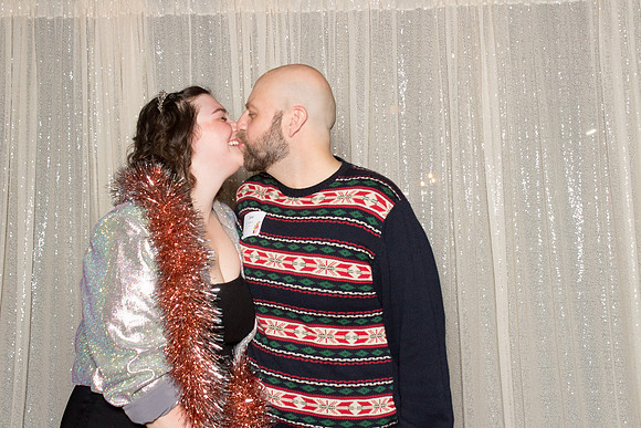10046 - Forvis Mazars Holiday Photobooth 2025