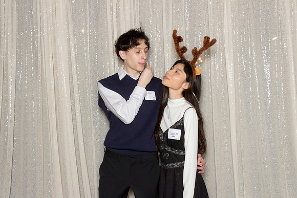 10059 - Forvis Mazars Holiday Photobooth 2025