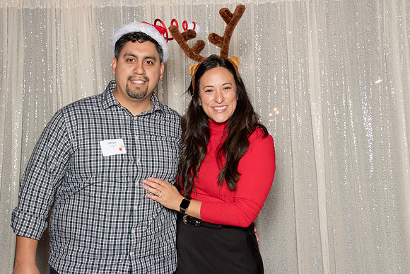 10060 - Forvis Mazars Holiday Photobooth 2025