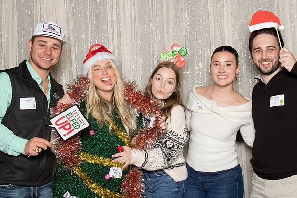10070 - Forvis Mazars Holiday Photobooth 2025