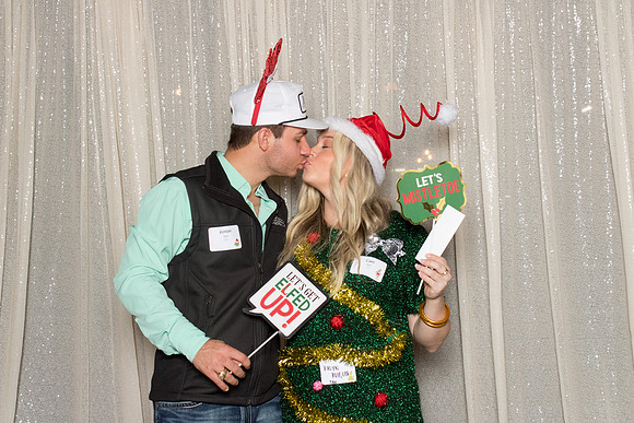 10073 - Forvis Mazars Holiday Photobooth 2025