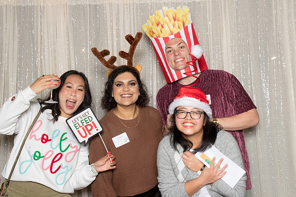 10075 - Forvis Mazars Holiday Photobooth 2025