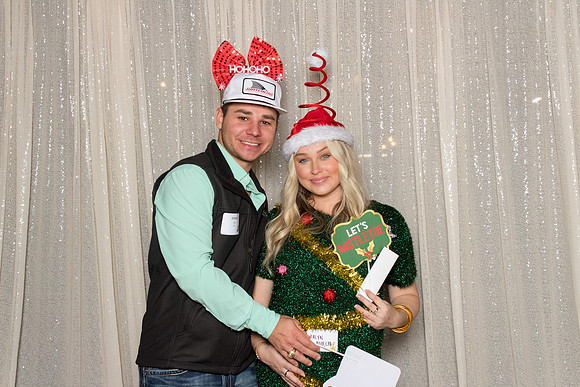 10074 - Forvis Mazars Holiday Photobooth 2025