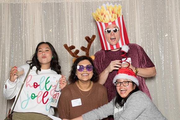 10076 - Forvis Mazars Holiday Photobooth 2025