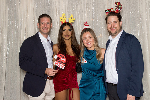 10087 - Forvis Mazars Holiday Photobooth 2025
