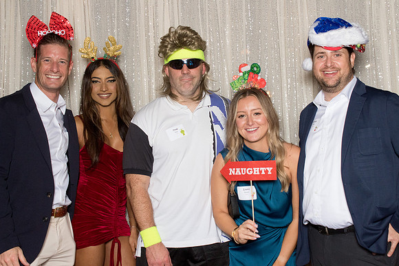 10090 - Forvis Mazars Holiday Photobooth 2025
