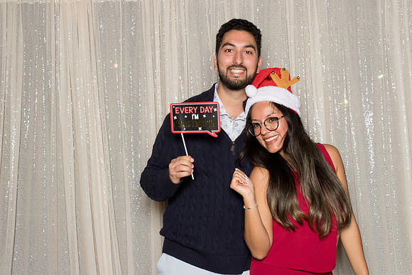 10100 - Forvis Mazars Holiday Photobooth 2025