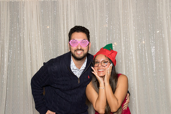 10099 - Forvis Mazars Holiday Photobooth 2025
