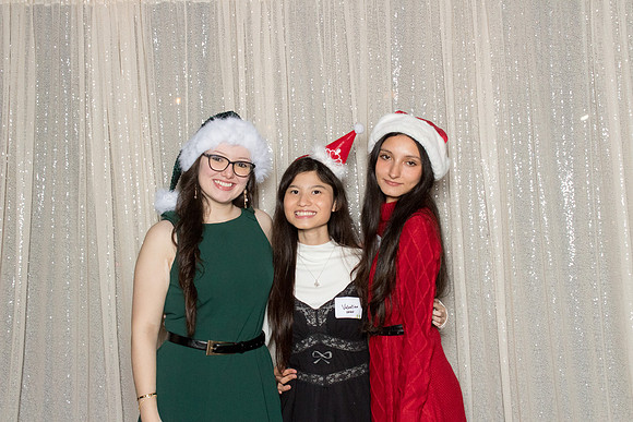 10101 - Forvis Mazars Holiday Photobooth 2025