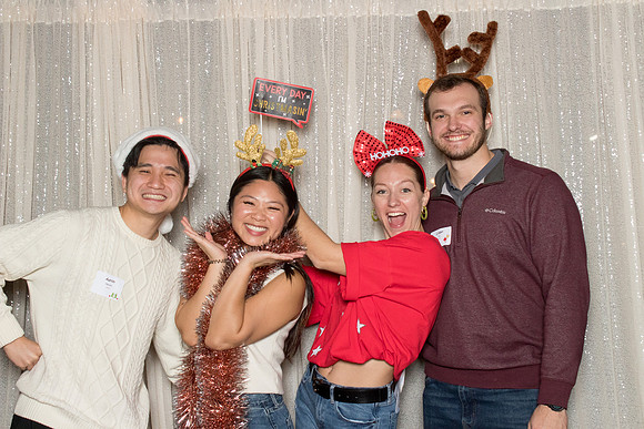 10105 - Forvis Mazars Holiday Photobooth 2025