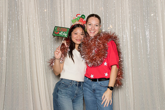 10107 - Forvis Mazars Holiday Photobooth 2025