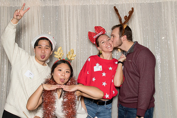 10106 - Forvis Mazars Holiday Photobooth 2025