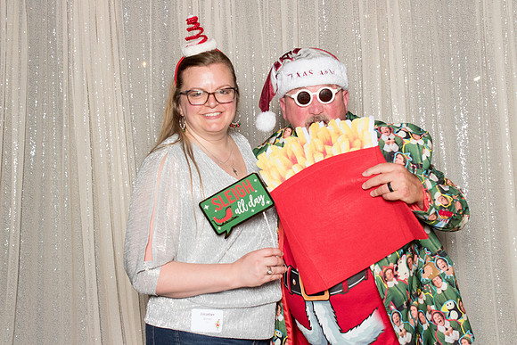 10140 - Forvis Mazars Holiday Photobooth 2025